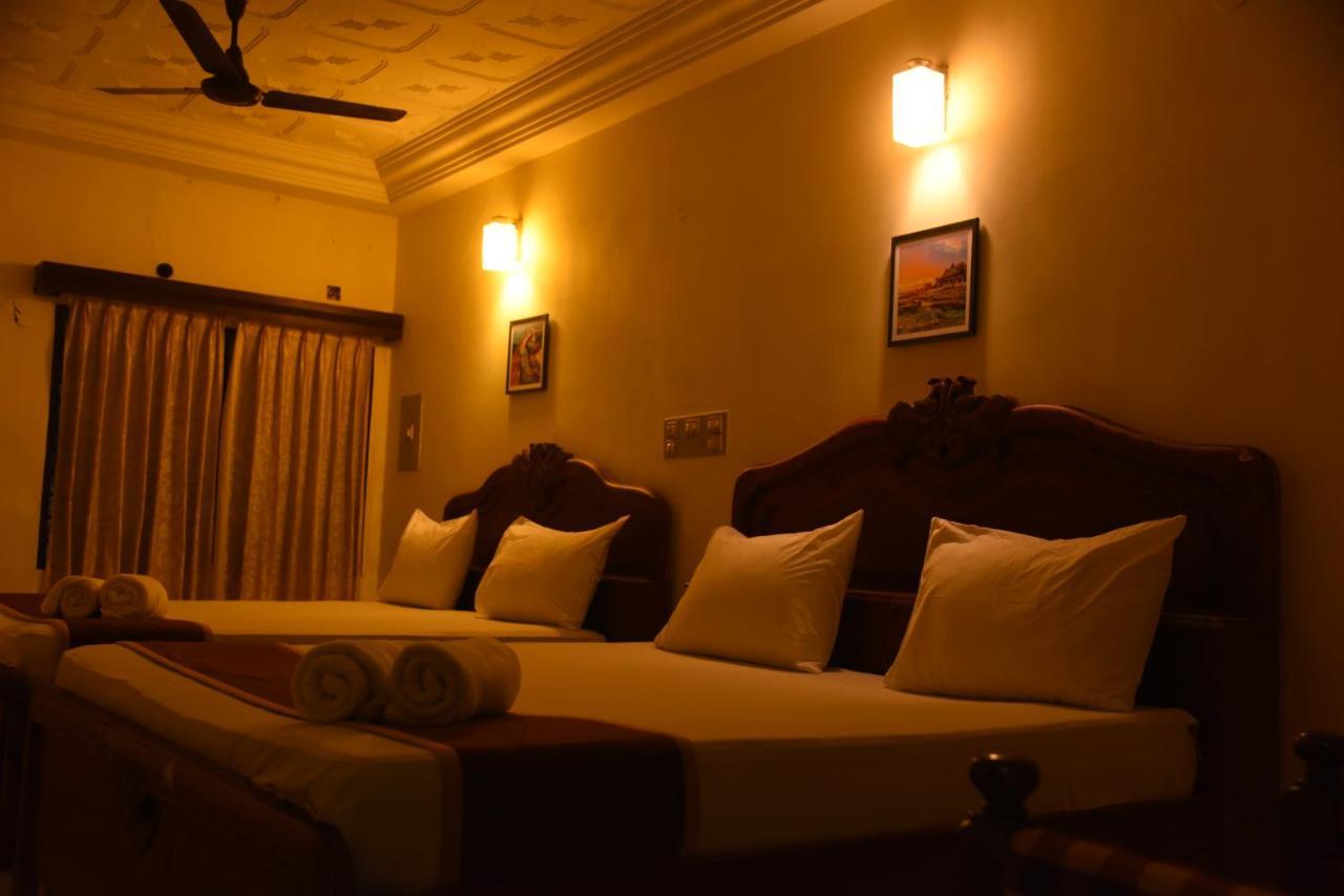 Hotel Raja Palace Канякумари Екстериор снимка
